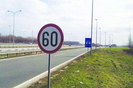 Vozačima savjetujemo da prilagode brzinu i način vožnje uvjetima na cestama. vozačima savjetujemo da prilagode brzinu i način vožnje uvjetima na cestama.