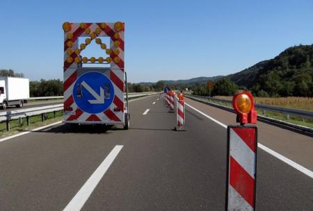 Na državnoj cesti DC500 Vozilići-tunel Učka vozi se jednim trakom, naizmjence, zbog prometne nesreće kod skretanja za Kršan. na državnoj cesti dc500 vozilići-tunel učka vozi se jednim trakom, naizmjence, zbog prometne nesreće kod skretanja za kršan.