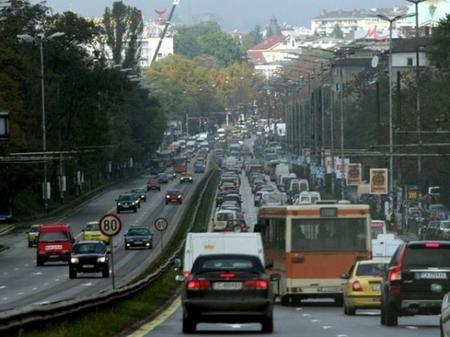 Tijekom dana očekuje se pojačan promet na većini cesta u smjeru mora pa vozačima savjetujemo da održavaju sigurnosni razmak između vozila. tijekom dana očekuje se pojačan promet na većini cesta u smjeru mora pa vozačima savjetujemo da održavaju sigurnosni razmak između vozila.