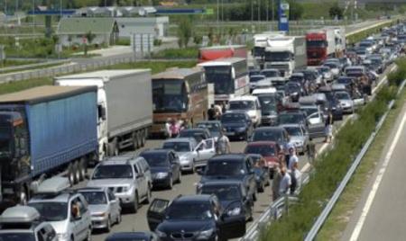 Pojačan je promet na gradskim cestama i obilaznicama pojačan je promet na gradskim cestama i obilaznicama