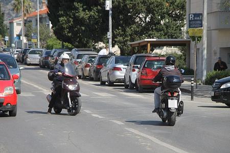 Uz povoljne vremenske uvjete u prometu je i dalje svakodnevno veliki broj biciklista, mopedista i motociklista uz povoljne vremenske uvjete u prometu je i dalje svakodnevno veliki broj biciklista, mopedista i motociklista