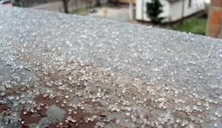 Zbog niskih temperatura moguća je poledica, posebice na mostovima i nadvožnjacima. zbog niskih temperatura moguća je poledica, posebice na mostovima i nadvožnjacima.