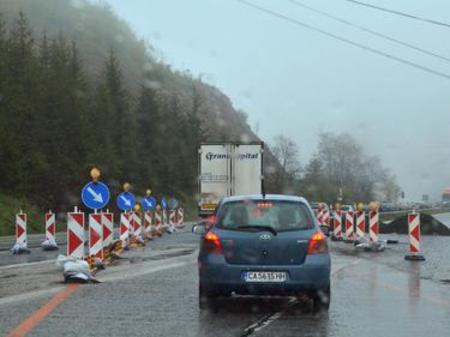 Na zagrebačkoj obilaznici (A3) između čvorova Popovec i Ivanja Reka u smjeru Bregane (zapada) vozi se usporeno u koloni (4 km), zbog pojačanog prometa u zoni radova. na zagrebačkoj obilaznici (a3) između čvorova popovec i ivanja reka u smjeru bregane (zapada) vozi se usporeno u koloni (4 km), zbog pojačanog prometa u zoni radova.